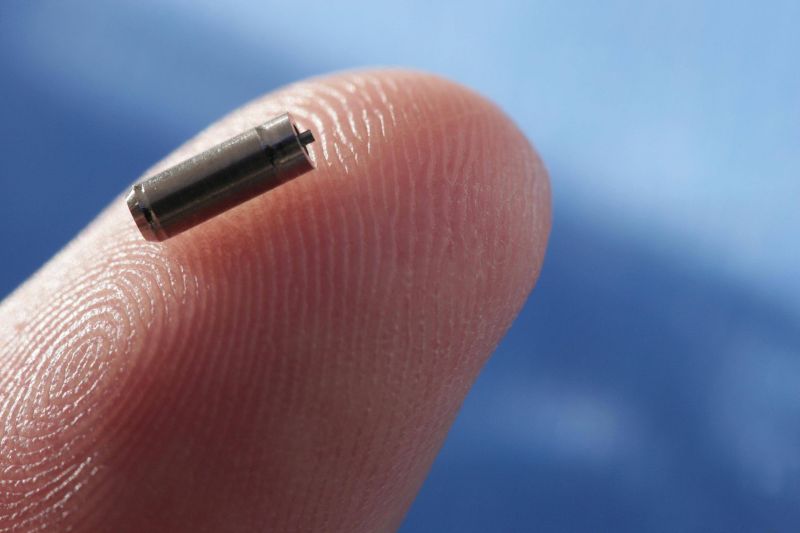 Class III implantable medical device — fingertip scale